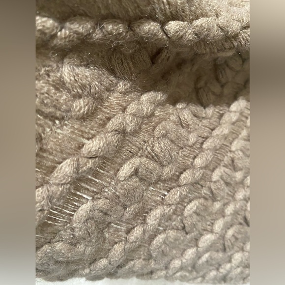 Poncho - Picture 2 of 6